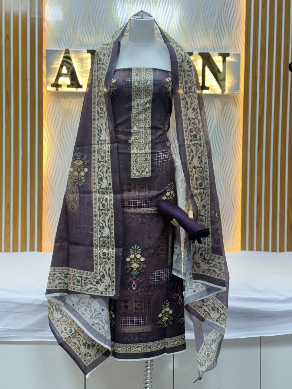 Zam Zam Grid Floral Motif