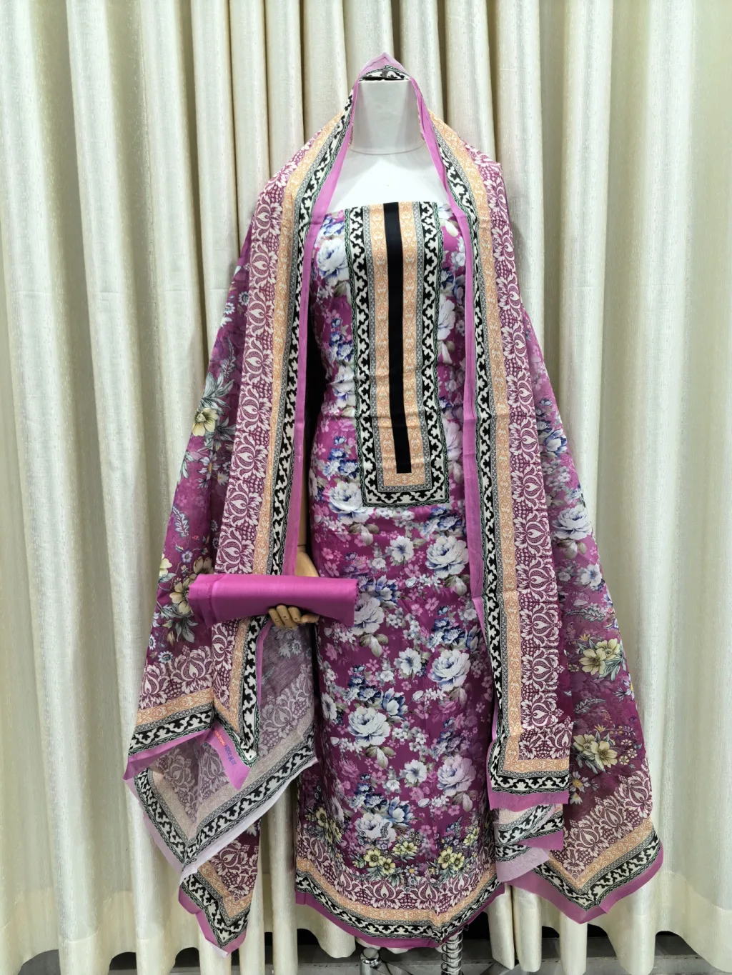 Zam Zam Fuchsia Ribbon Bloom