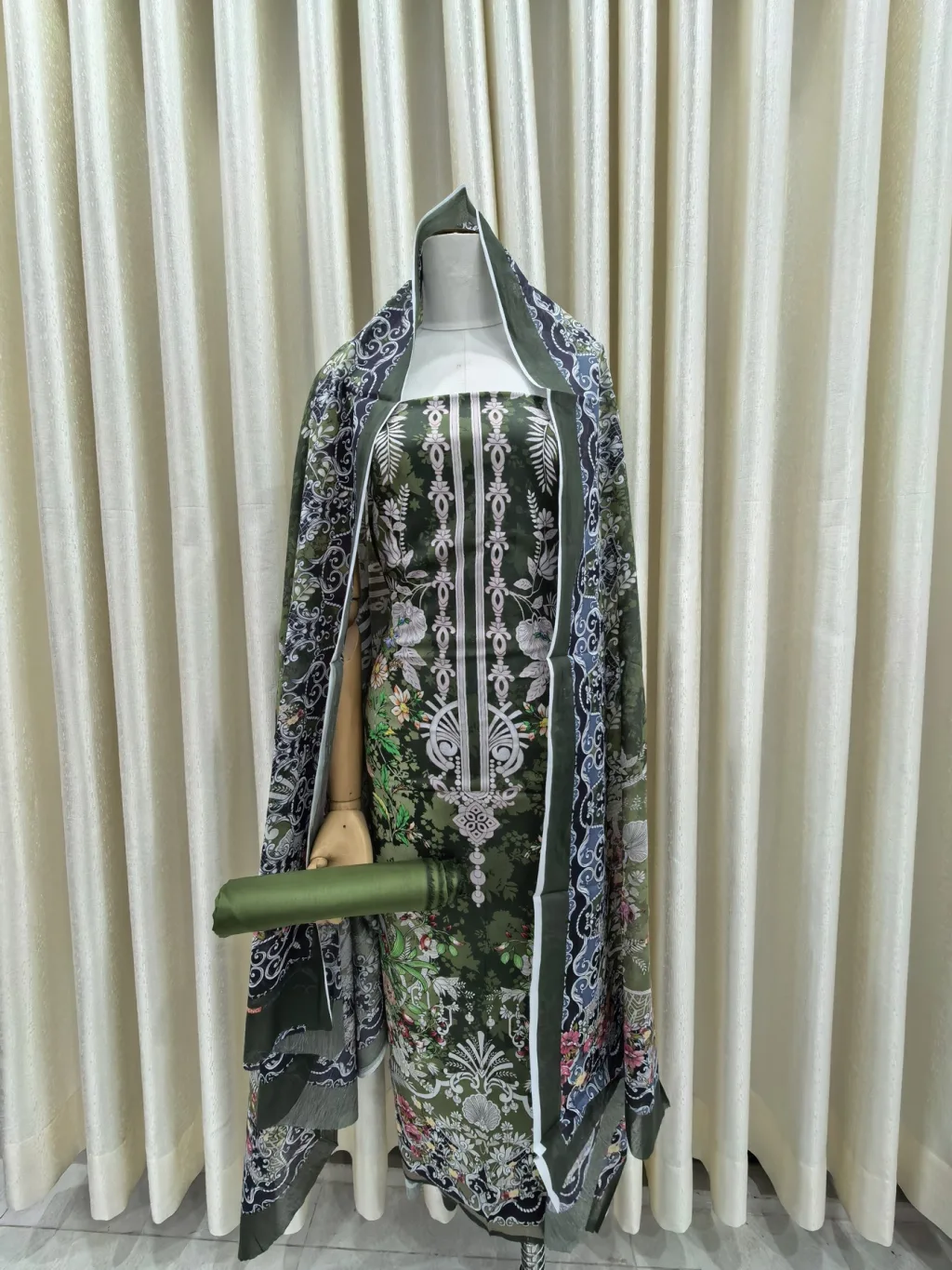 Zam Zam Forest Green Botanical Crest