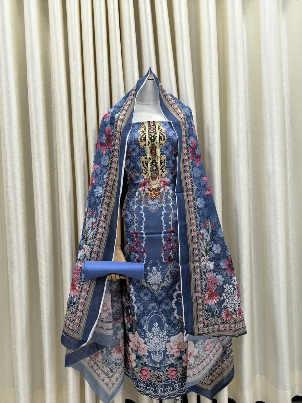 Zam Zam Navy Floral Pendant