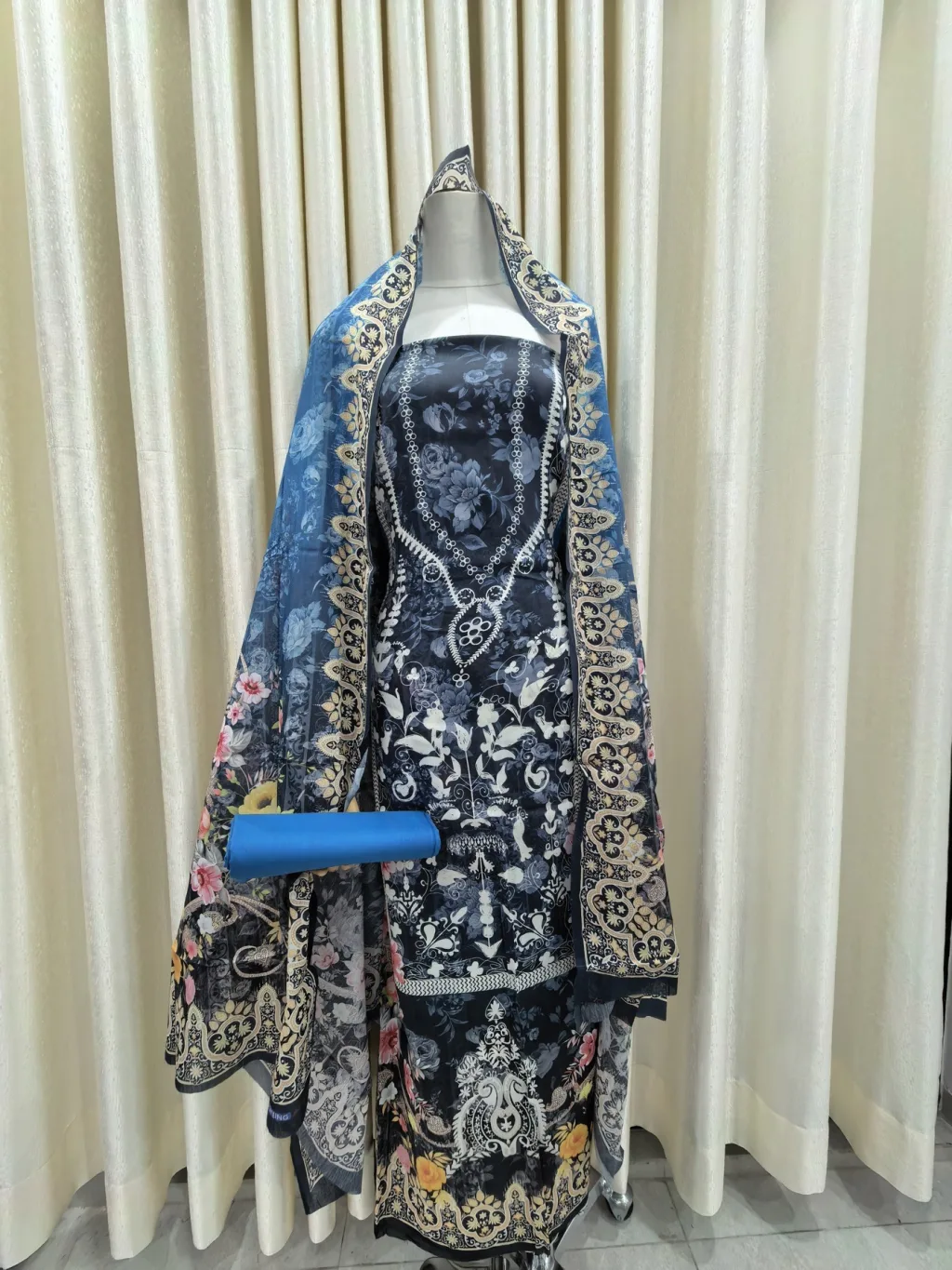 Zam Zam Floral Locket Tapestry
