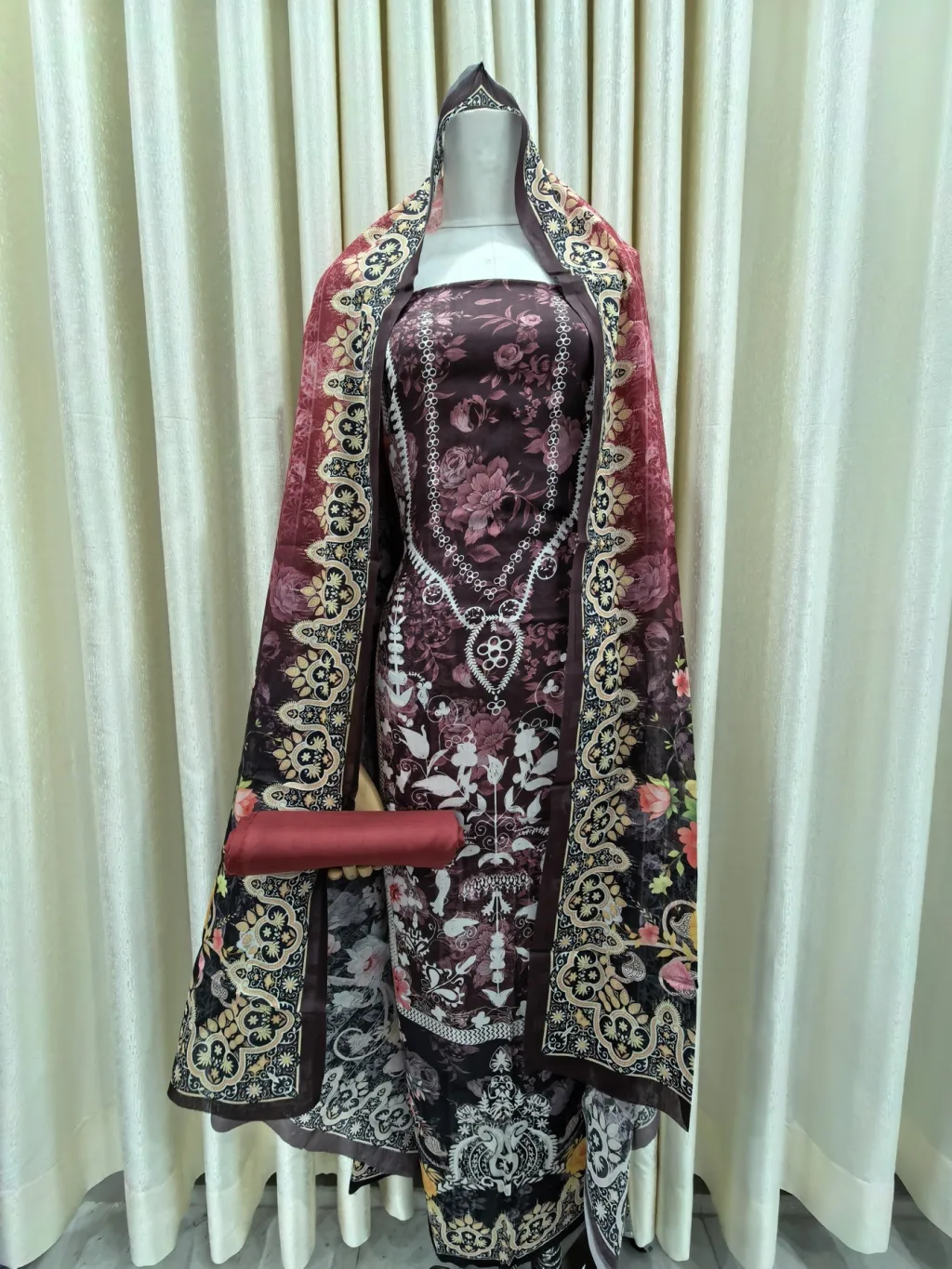 Zam Zam Floral Locket Tapestry