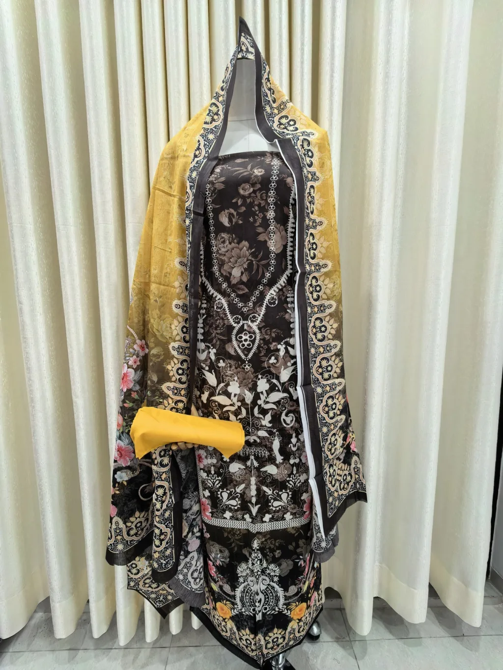 Zam Zam Floral Locket Tapestry