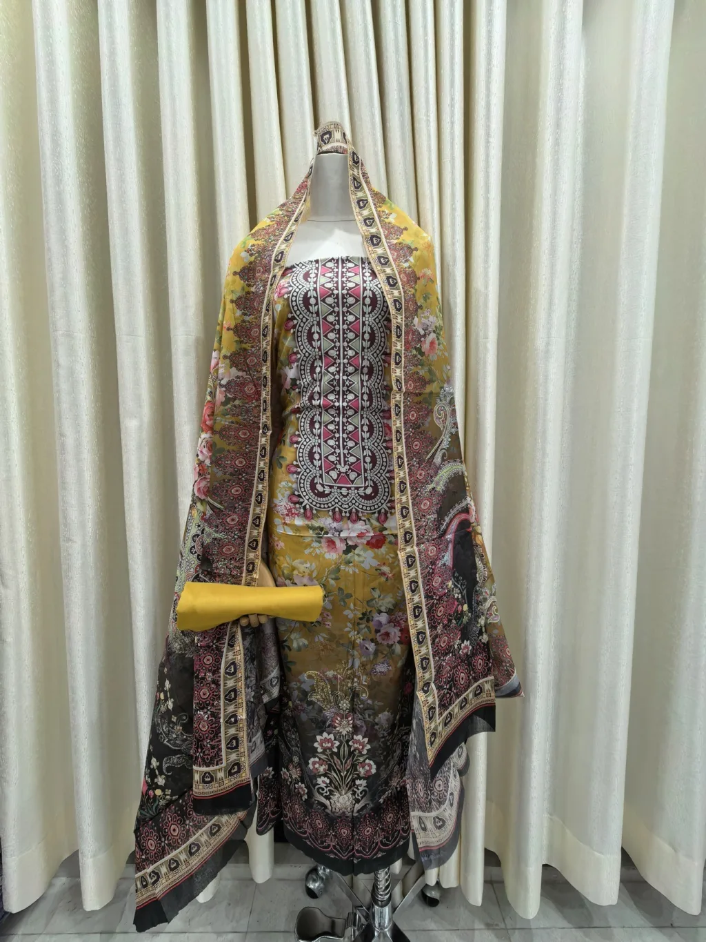 Zam Zam Mustard Oval Lattice