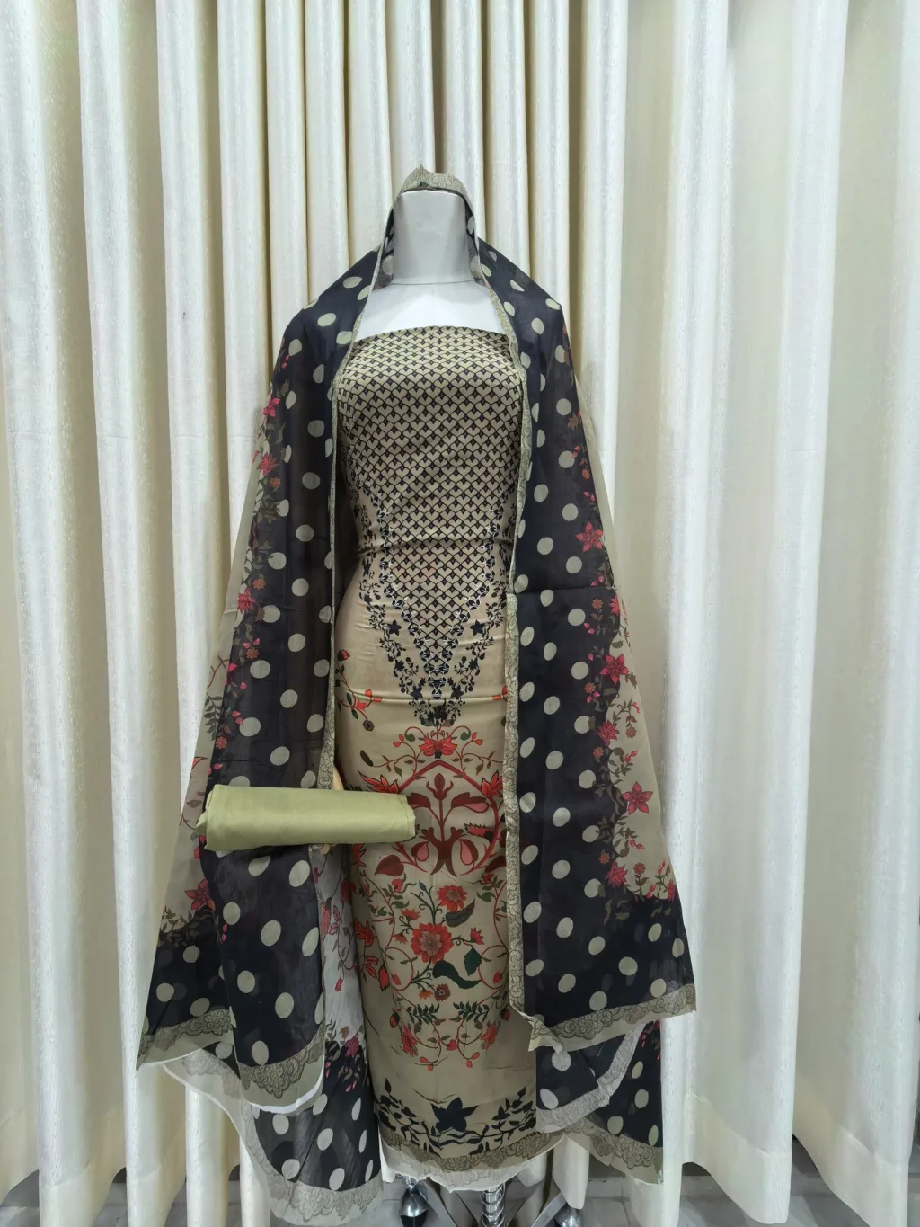 Zam Zam Beige Polka Rose