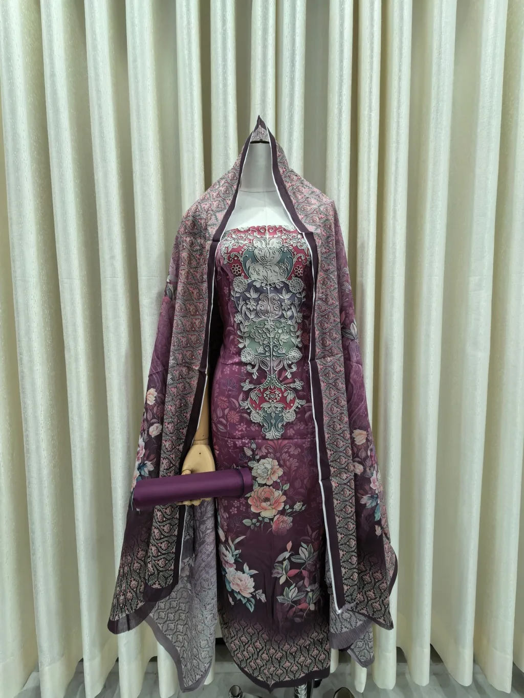 Zam Zam Silver Floral Crest