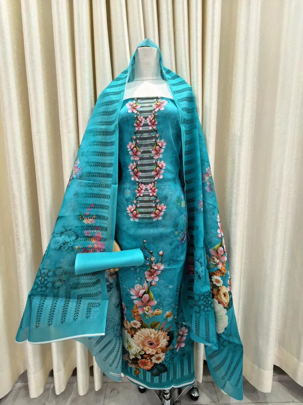 Zam Zam Jeweled Blossom Ladder
