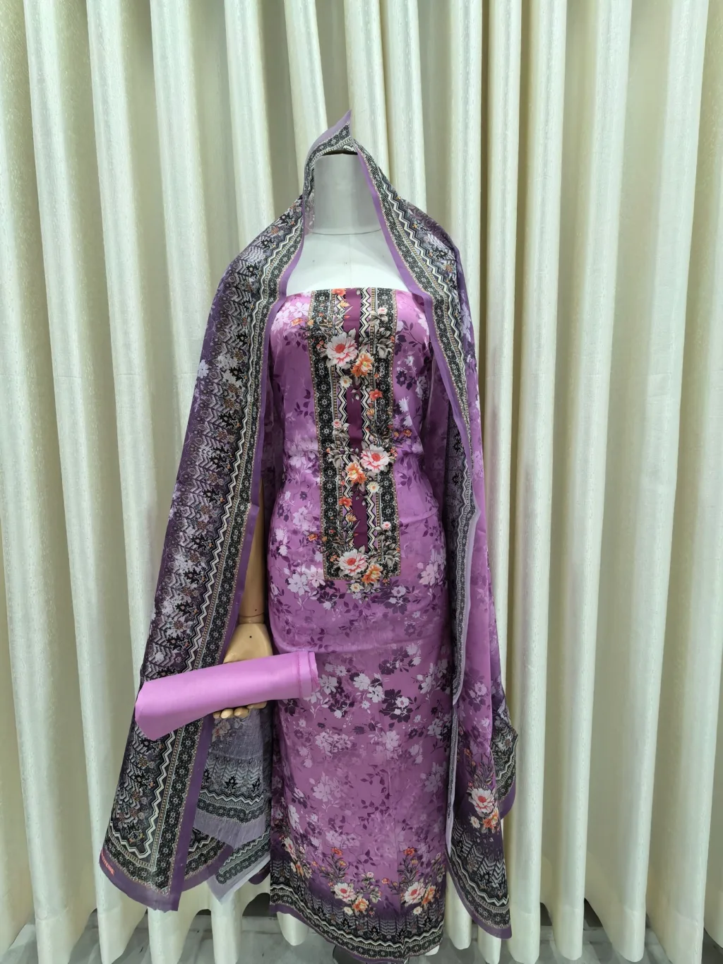 Zam Zam Lilac Floral Trellis