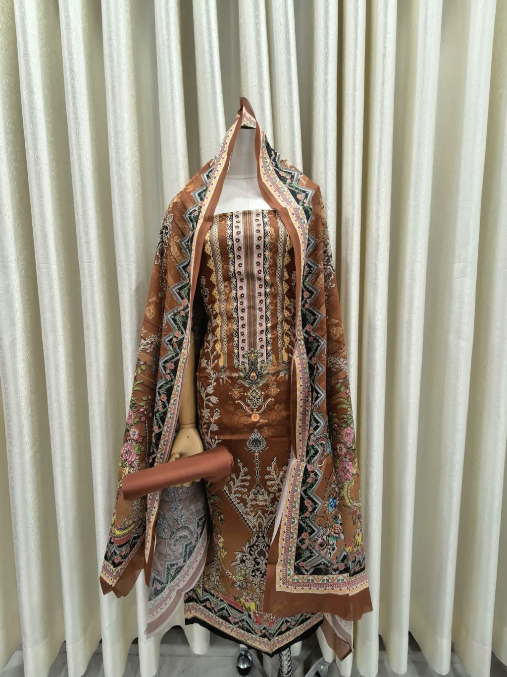 Zam Zam Rust Tribal Vine