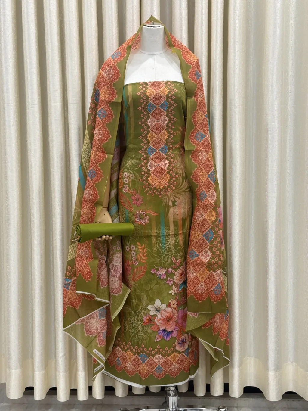Zam Zam Diamond Garland Garden