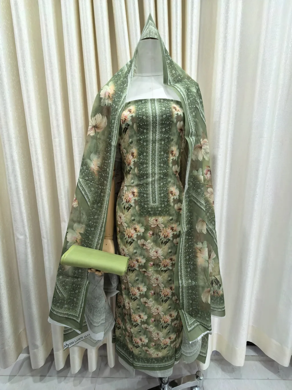 Zam Zam Dotted Blossom Frame
