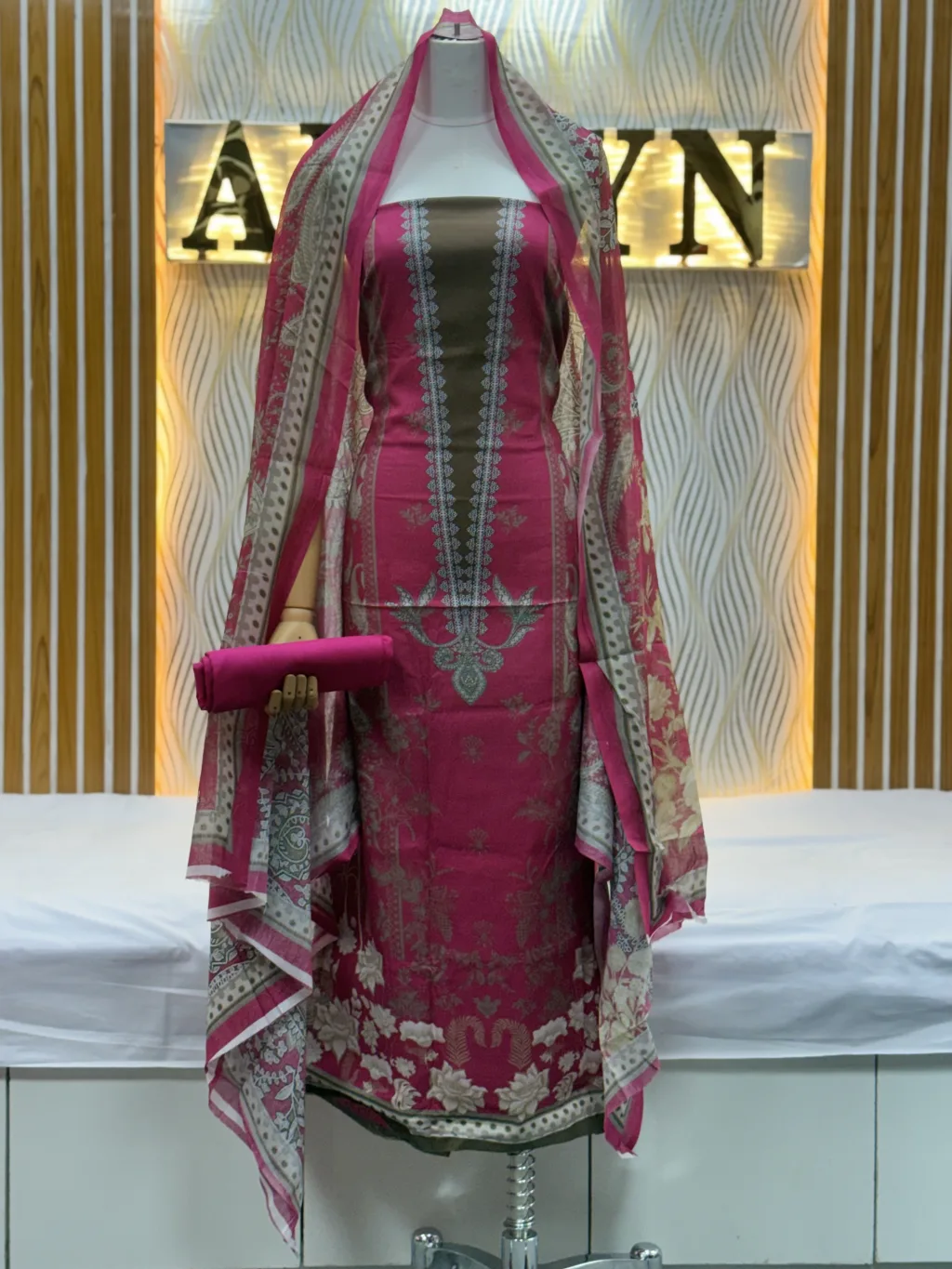 Zam Zam Magenta Silver Lace Pattern