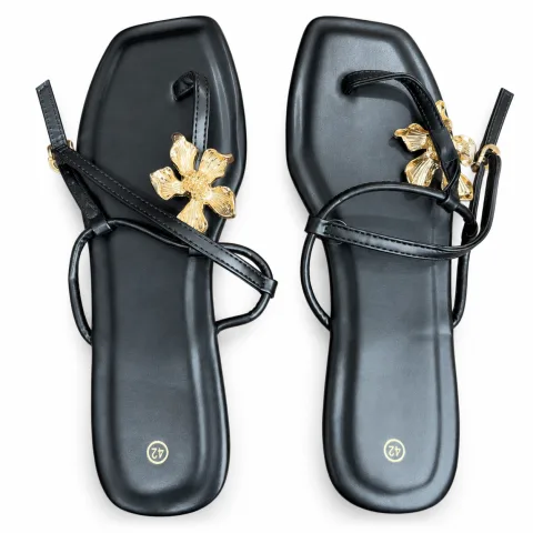 Flower-Ornament T-Strap Flat Sandals - বিকল্প ছবি