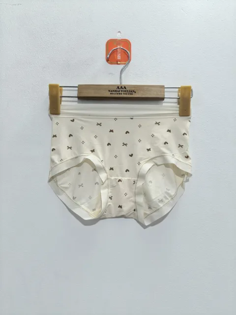 Women's Cream/Off-white with heart print Underwear